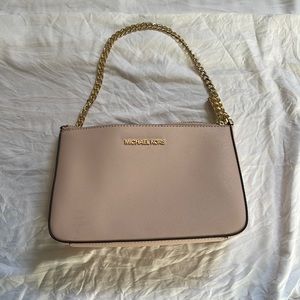 Micheal kors pink pouchette